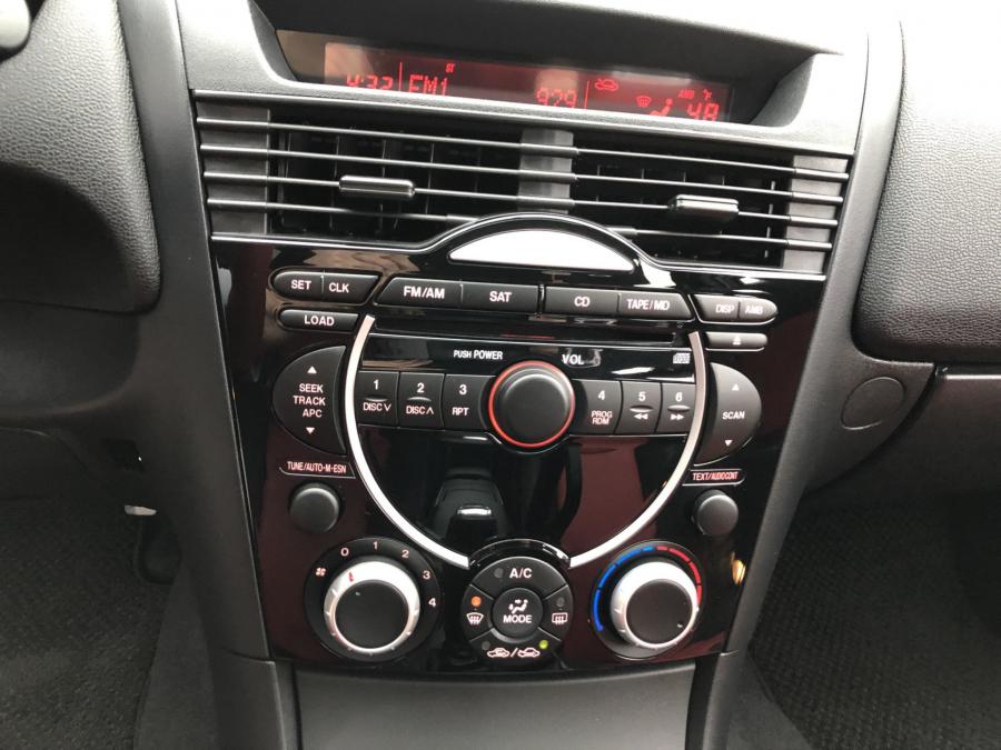 Детали интерьера Mazda RX-8 2005 года  (фото 144 из 197)